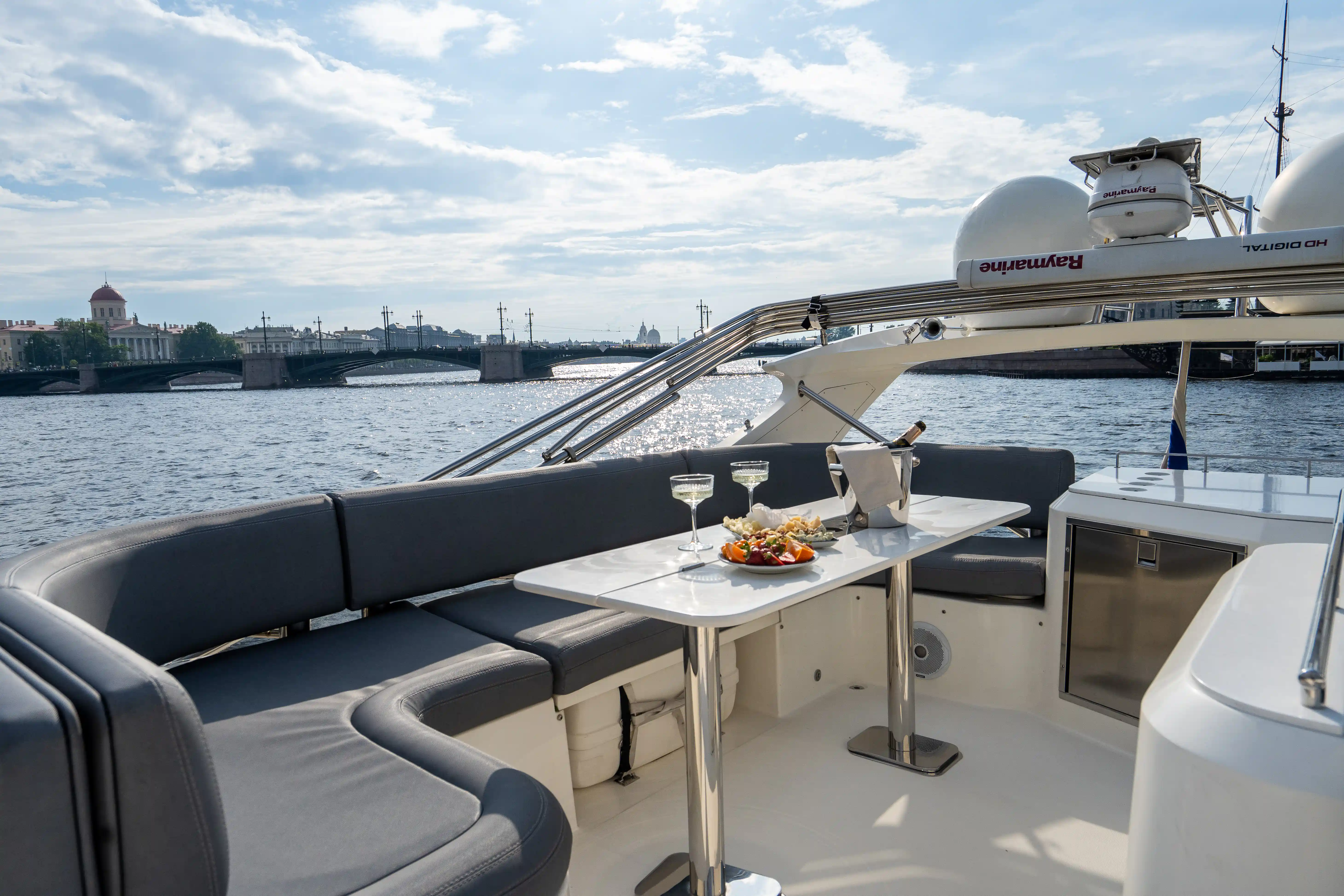 Яхта  «Galeon 640» image- 39